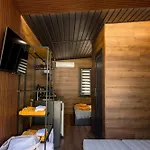 Kamp alanı Albatross Family Nest Breeze